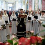 Литургия святителя Василия Великого в Великую субботу в кафедральном Александро-Невском соборе г. Симферополя.