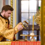 Божественная литургия  в день памяти святителя Николая, архиепископа Мир Ликийских, чудотворца в кафедральном Александро-Невском соборе.