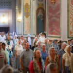 Праздничные богослужения в Александро-Невском кафедральном соборе в день празднования Происхождения (изнесения) Честных Древ Животворящего Креста Господня.