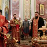 В канун праздника Воздвижения Честного и Животворящего Креста Господня епископ Ялтинский Нестор совершил всенощное бдение в кафедральном Александро-Невском соборе г. Симферополя.