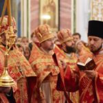 Высокопреосвященнейший Митрополит Симферопольский и Крымский Лазарь возглавил молебное пение Животворящему Кресту Господню в кафедральном Александро-Невском сборе г. Симферополя.