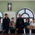 Шахматный турнир с чемпионом мира по быстрым шахматам, заслуженным мастером спорта России с воспитанниками Шахматного клуба воскресной школы Просветительского центра святителя Гурия Таврического