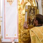 Литургия в Неделю 28-ю по Пятидесятнице, день памяти великомученицы Варвары в кафедральном Александро-Невском соборе.