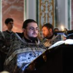 В канун Великой Пятницы Митрополит Симферопольский и Крымский Лазарь возглавил утреню с чтением двенадцати Евангелий Последования Святых и спасительных Страстей Господа нашего Иисуса Христа в кафедральном Александро-Невском соборе г Симферополя.