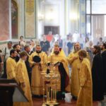 Воскресные богослужения в Александро-Невском кафедральном соборе в Неделю 14-ю по Пятидесятнице, в день перенесения мощей святителя Петра Московского, митрополита Киевского и всея Руси, чудотворца