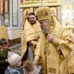 В день памяти святителя Николая Чудотворца Митрополит Лазарь возглавил Божественную литургию в кафедральном Александро-Невском соборе г. Симферополя.