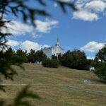Благочинный Симферопольского городского церковного округа  посетил храм-памятник святой равноапостольной Марии Магдалины расположен на Симферопольском братском кладбище русских воинов, павших во время Крымской войны 1853–1856 гг