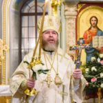 В Рождественскую ночь Митрополит Тихон возглавил праздничную Божественную литургию в кафедральном Александро-Невском соборе.