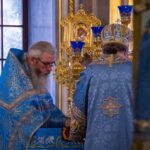 В  Неделю Крестопоклонную Митрополит Тихон возглавил Литургию в кафедральном Александро-Невского собора.