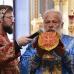 В кафедральном соборе святого благоверного князя Александра Невского г. Симферополя была доставлена копия Животворящего Креста Господня из Годеново.