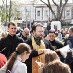 В праздник Входа Господня в Иерусалим  епископ Бахчисарайский Каллиник совершил праздничную Божественную литургию в кафедральном Александро-Невском соборе г. Симферополя.