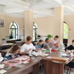В Воскресной школе при Просветительском центре им. святителя Гурия Таврического прошел мастер-класс по акварельному рисунку в осенней тематике