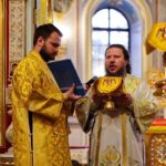 Литургия в Неделю 7-ю по Пятидесятнице, в день рождества святителя Николая, архиепископа Мир Ликийских в кафедральном Александро-Невском соборе