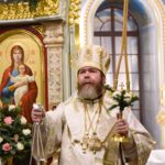 В Рождественскую ночь Митрополит Тихон возглавил праздничную Божественную литургию в кафедральном Александро-Невском соборе.