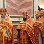 В кафедральном соборе святого благоверного князя Александра Невского г. Симферополя была доставлена копия Животворящего Креста Господня из Годеново.