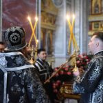 В  канун Великой Субботы епископ Бахчисарайский Каллиник совершил утреню с чином погребения Господа нашего Иисуса Христа в кафедральном Александро - Невском соборе г. Симферополя.