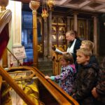 Паломники в Александро‑Невском кафедральном соборе Симферополя: экскурсия, молитва и знакомство с историей святыни.