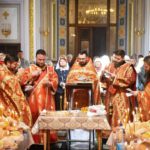 В день Радоницы в кафедральном Александро-Невском соборе г. Симферополя была совершена панихида по усопшим .