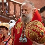В праздник Происхождения Честных Древ Животворящего Креста Господня  епископ Нестор совершил малое освящение воды и освятил мед в кафедральном Александро-Невском соборе г. Симферополя.