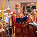 В праздник Происхождения Честных Древ Животворящего Креста Господня  епископ Нестор совершил малое освящение воды и освятил мед в кафедральном Александро-Невском соборе г. Симферополя.
