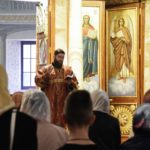 Божественная литургия в день памяти великомученика Георгия Победоносца в нижнем храме (во имя святителя Гурия, Архиепископа Таврического) кафедрального Свято-Александро-Невского собора г. Симферополя.