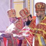В кафедральном соборе святого благоверного князя Александра Невского г. Симферополя была доставлена копия Животворящего Креста Господня из Годеново.