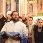 В Рождественскую ночь Митрополит Тихон возглавил праздничную Божественную литургию в кафедральном Александро-Невском соборе.