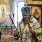 В праздник Входа Господня в Иерусалим  епископ Бахчисарайский Каллиник совершил праздничную Божественную литургию в кафедральном Александро-Невском соборе г. Симферополя.