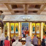 Богослужения в нижнем храме Александро-Невского кафедрального собора в день отдания праздника Пасхи
