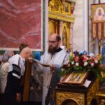 В  Неделю Крестопоклонную Митрополит Тихон возглавил Литургию в кафедральном Александро-Невского собора.