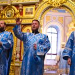 В  Неделю Крестопоклонную Митрополит Тихон возглавил Литургию в кафедральном Александро-Невского собора.