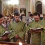 Божественная литургия в нижнем храме (во имя святителя Гурия, Архиепископа Таврического) кафедрального Свято-Александро-Невского собора г. Симферополя  в день праздника обретения честных мощей преподобного Сергия, игумена Радонежского.