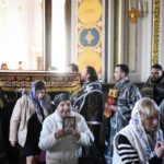 В  канун Великой Субботы епископ Бахчисарайский Каллиник совершил утреню с чином погребения Господа нашего Иисуса Христа в кафедральном Александро - Невском соборе г. Симферополя.