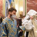 В ПРАЗДНИК ВВЕДЕНИЯ ВО ХРАМ ПРЕСВЯТОЙ БОГОРОДИЦЫ МИТРОПОЛИТ СИМФЕРОПОЛЬСКИЙ И КРЫМСКИЙ ЛАЗАРЬ ВОЗГЛАВИЛ ПРАЗДНИЧНУЮ ЛИТУРГИЮ В КАФЕДРАЛЬНОМ АЛЕКСАНДРО-НЕВСКОМ СОБОРЕ Г. СИМФЕРОПОЛЯ.