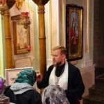 Паломники в Александро‑Невском кафедральном соборе Симферополя: экскурсия, молитва и знакомство с историей святыни.