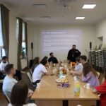 Клирик кафедрального Александро-Невского собора провел молодежную встречу в просветительском центре «Зерна» на тему «Сущность и происхождение религии. Аргументы в пользу бытия Божия»