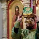 В праздник Входа Господня в Иерусалим  епископ Бахчисарайский Каллиник совершил праздничную Божественную литургию в кафедральном Александро-Невском соборе г. Симферополя.