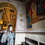 Паломники в Александро‑Невском кафедральном соборе Симферополя: экскурсия, молитва и знакомство с историей святыни.