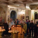 Паломники в Александро‑Невском кафедральном соборе Симферополя: экскурсия, молитва и знакомство с историей святыни.