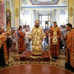 НАКАНУНЕ ПРАЗДНИКА ПРОИСХОЖДЕНИЯ ЧЕСТНЫХ ДРЕВ ЖИВОТВОРЯЩЕГО КРЕСТА ГОСПОДНЯ ЕПИСКОП БАХЧИСАРАЙСКИЙ КАЛЛИНИК СОВЕРШИЛ ВЕЧЕРНЕЕ БОГОСЛУЖЕНИЕ В АЛЕКСАНДРО-НЕВСКОМ КАФЕДРАЛЬНОМ СОБОРЕ Г. СИМФЕРОПОЛЯ