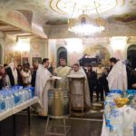 Богослужение в нижнем храме (во имя святителя Гурия, Архиепископа Таврического) в Крещенский сочельник.