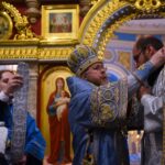В  Неделю Крестопоклонную Митрополит Тихон возглавил Литургию в кафедральном Александро-Невского собора.