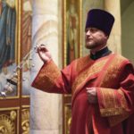 В Неделю 17-ю по Пятидесятнице, по Воздвижении,  Преосвященный Каллиник, епископ Бахчисарайский совершил Божественную литургию в нижнем храме имени св.Гурия Таврического, кафедрального Свято- Александро- Невского собора г.Симферополя.