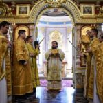В КАФЕДРАЛЬНОМ СОБОРЕ АЛЕКСАНДРА НЕВСКОГО Г. СИМФЕРОПОЛЯ В НЕДЕЛЮ 8-Ю ПО ПЯТИДЕСЯТНИЦЕ ПРЕОСВЯЩЕННЕЙШИЙ ЕПИСКОП КАЛЛИНИК ВОЗГЛАВИЛ ВОСКРЕСНУЮ БОЖЕСТВЕННУЮ ЛИТУРГИЮ