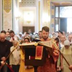 В кафедральном соборе святого благоверного князя Александра Невского г. Симферополя была доставлена копия Животворящего Креста Господня из Годеново.