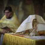 Ночная молодежная Божественная литургия в Александро-Невском кафедральном соборе