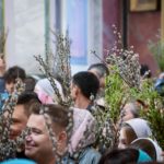 В праздник Входа Господня в Иерусалим  епископ Бахчисарайский Каллиник совершил праздничную Божественную литургию в кафедральном Александро-Невском соборе г. Симферополя.