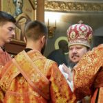 В Неделю 17-ю по Пятидесятнице, по Воздвижении,  Преосвященный Каллиник, епископ Бахчисарайский совершил Божественную литургию в нижнем храме имени св.Гурия Таврического, кафедрального Свято- Александро- Невского собора г.Симферополя.