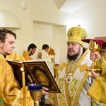 В ВОССТАНОВЛЕННОМ ХРАМЕ 4-Х СВЯТИТЕЛЕЙ МОСКОВСКИХ ПЕТРА, АЛЕКСИЯ, ИОНЫ И ФИЛИППА В ПРЕСТОЛЬНЫЙ ПРАЗДНИК ЕПИСКОП КАЛЛИНИК СОВЕРШИЛ ПЕРВУЮ БОЖЕСТВЕННУЮ ЛИТУРГИЮ.