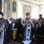 В  канун Великой Субботы епископ Бахчисарайский Каллиник совершил утреню с чином погребения Господа нашего Иисуса Христа в кафедральном Александро - Невском соборе г. Симферополя.